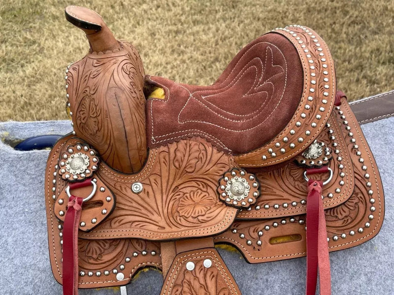 Selle miniature en cuir de cheval western à fleurs de 8 po.