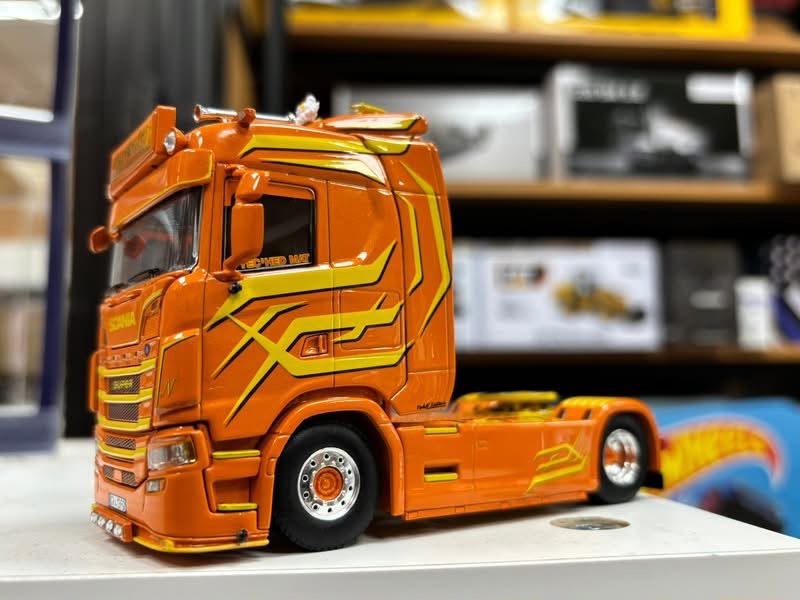🟠 WSI Scania Highline Aurenico 4x2 – Échelle 1/50