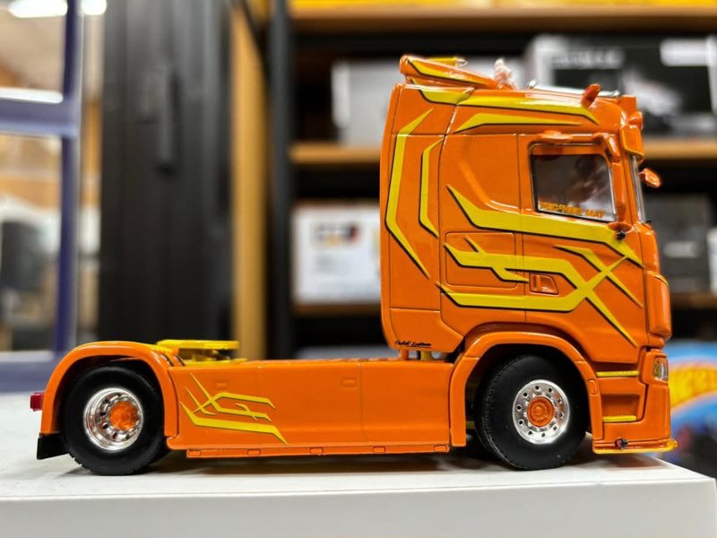 🟠 WSI Scania Highline Aurenico 4x2 – Échelle 1/50